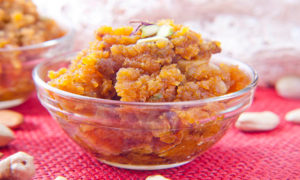 कटोरी में तैयार गाजर का हलवा