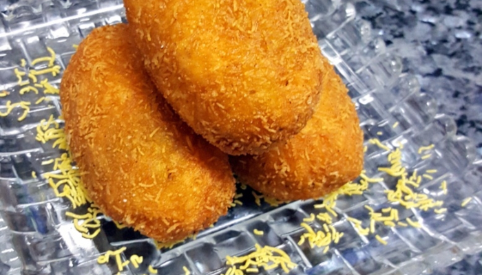 Paneer Bread Roll Feature