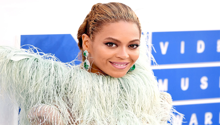 Beyonce’s Makeup Artist Glue Stick As Eyebrow Gel