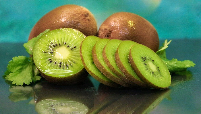 कीवी (Kiwi) - Winter Season Fruits