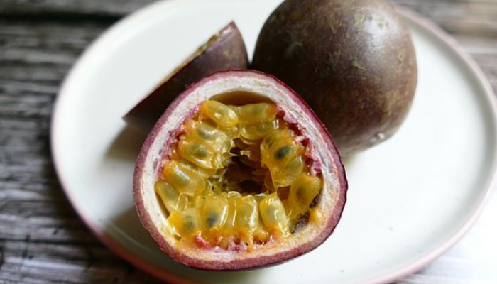 पैशन फ्रूट (Paission Fruit)