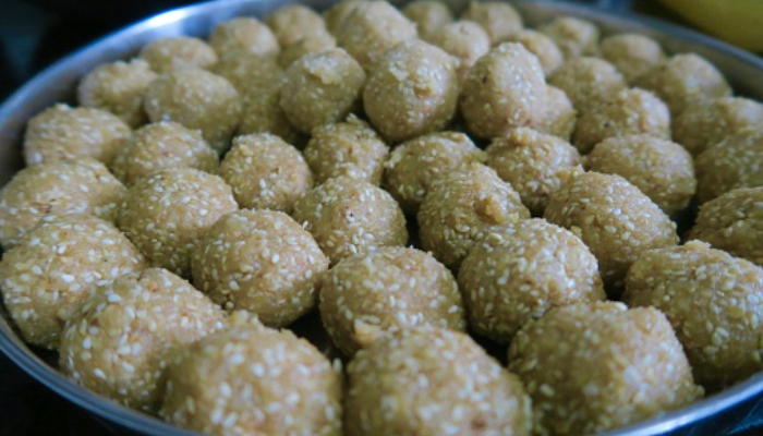 तिल के लड्डू - Til Ke Laddu