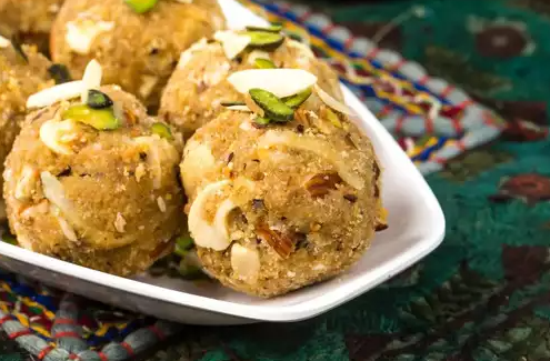 कैसे बनाएं धनिया के लड्डू