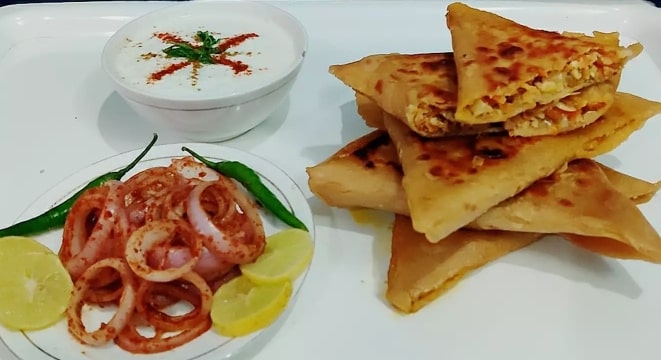 Dahi Wali Chutney And Lachha Pyaz Recipe